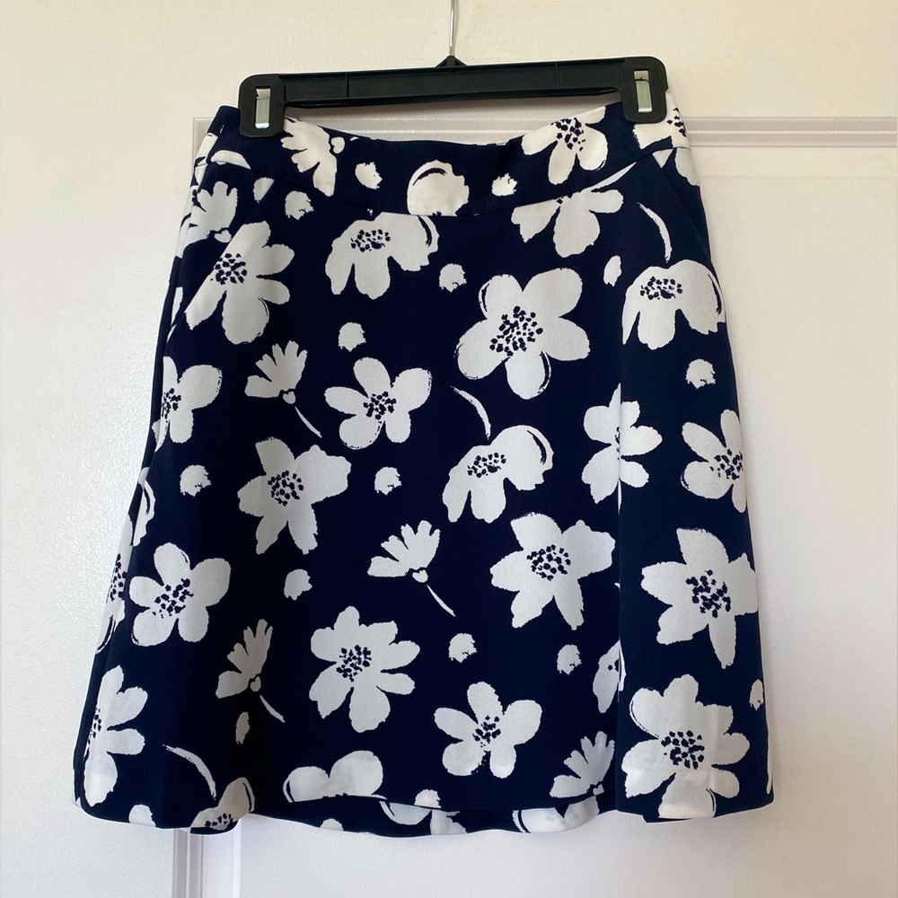 Women's Ann Taylor Navy & White Skirt - size 00P